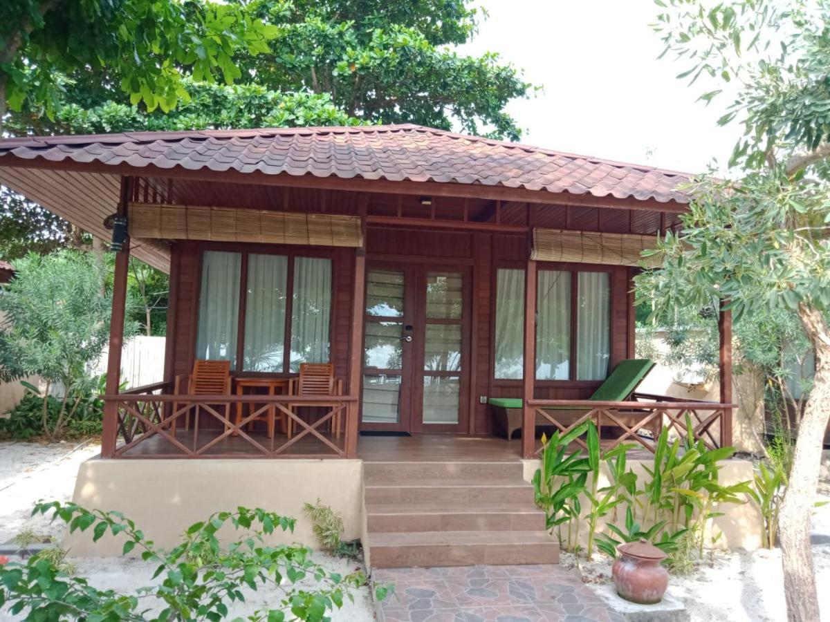 Sylvia Beach Villa Labuan Bajo Exterior foto